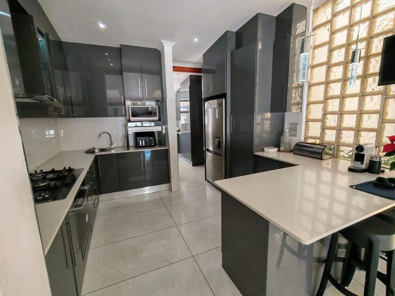 5 Bedroom Property for Sale in Welgelegen Western Cape